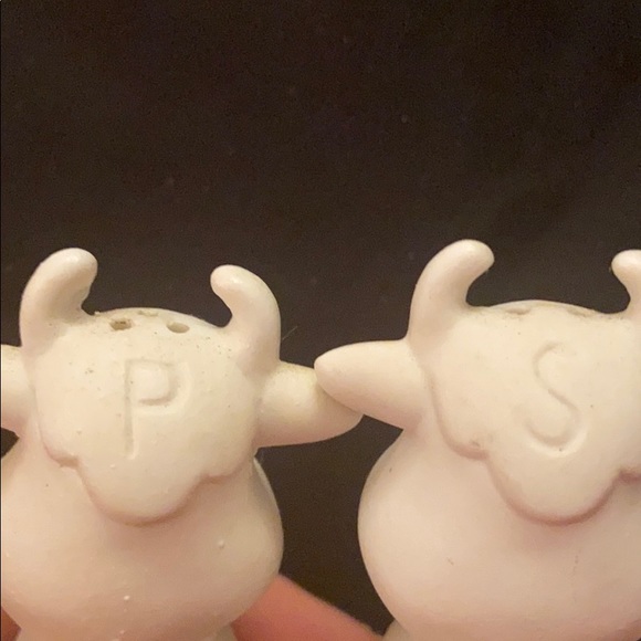 Set 1 of 2 - Cow Salt-n-Pepper Shakers - Picture 4 of 5